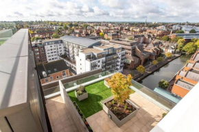 Stunning 16th-floor penthouse with free gym